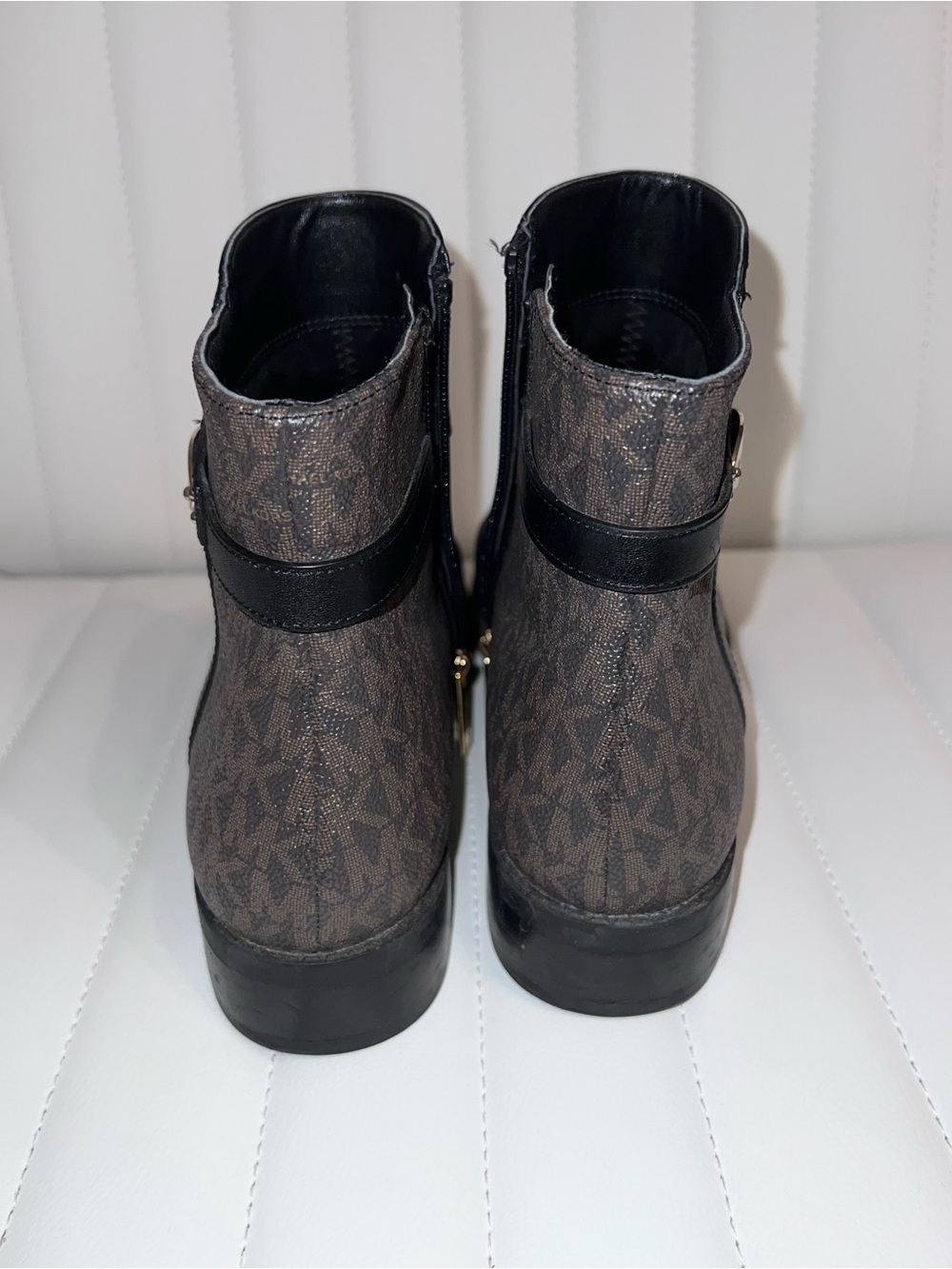 MICHAEL KORS Black Leather Ankle Boots with Logo Panel 8.5 - Picture 6 of 8